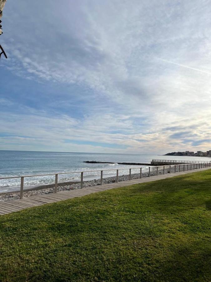 Oasis Apartment: Beachside Comfort in Oropesa del Mar Exterior photo